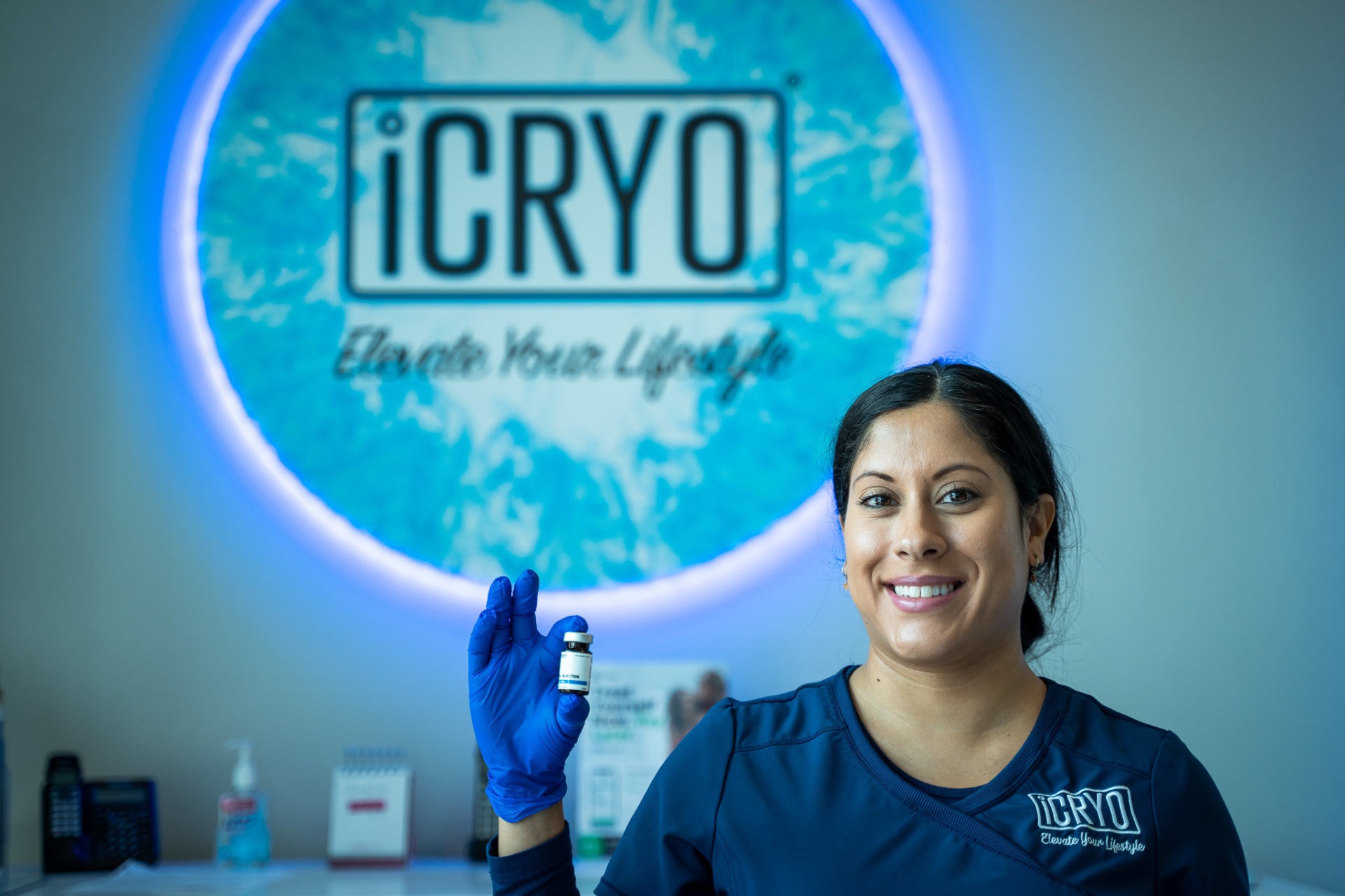 iCRYO Helotes RN prepping an IM vitamin injection