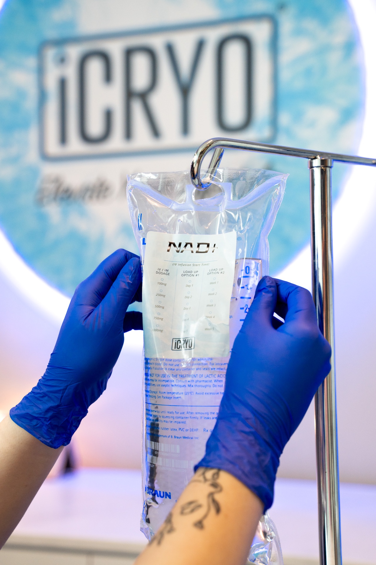 iCRYO Helotes licensed RN preparing medical-grade NAD+ injection